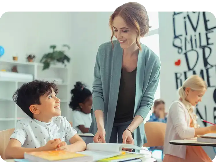 Profesora con alumno